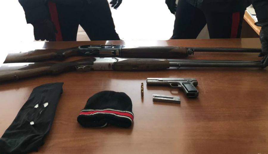 Aveva armi e un passamontagna in casa, arrestato un 38enne pregiudicato 53 Foto armi carabinieri