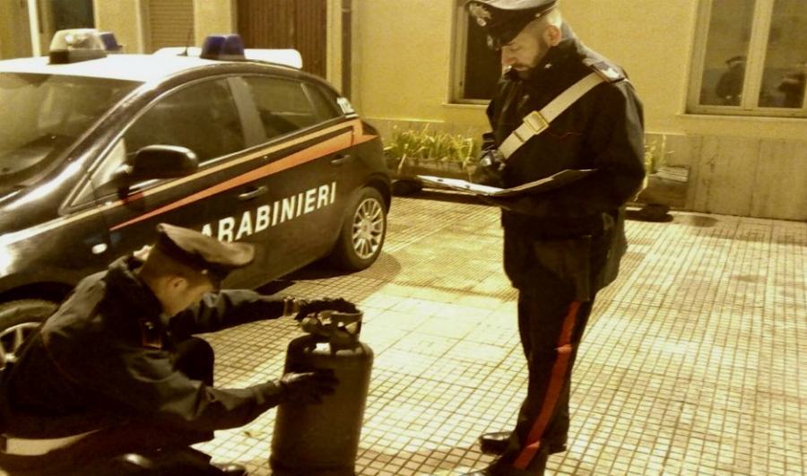 Foto bombola carabinieri