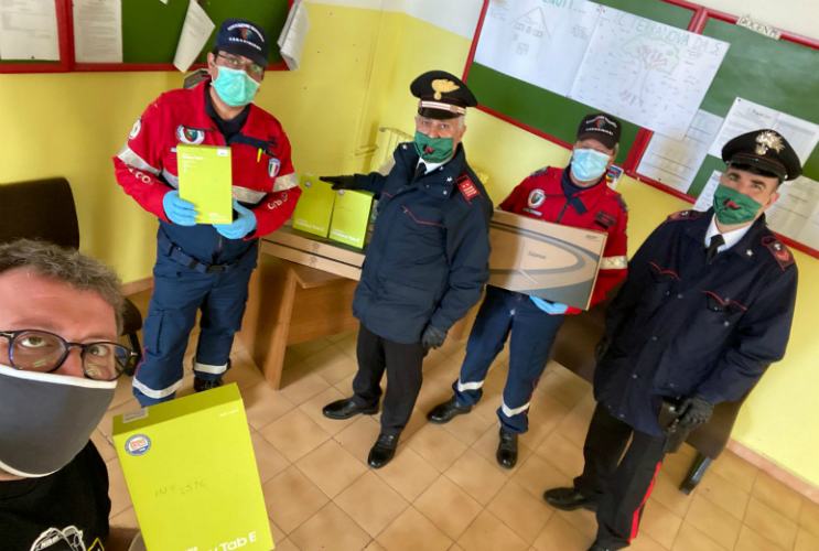 Foto consegna dispositivi3