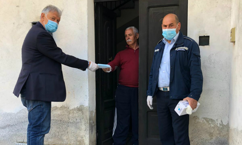 Foto consegna mascherine Morano