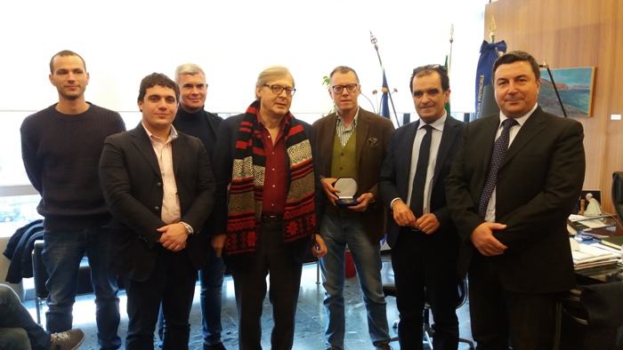 Sgarbi in visita a Catanzaro: ''E' bello che la città sia in mano ai giovani'' 53 Foto di gruppo
