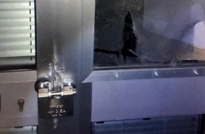 Foto porta forzata onoranze funebri