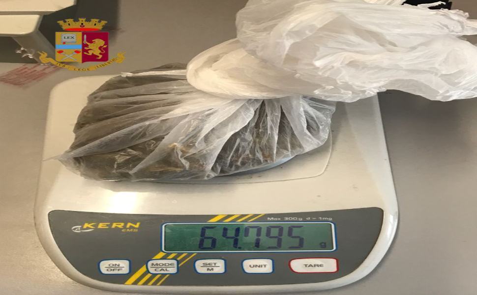 Cosenza: controlli antidroga, arrestato 31enne 51 Foto sostanza stupefacente copia 1