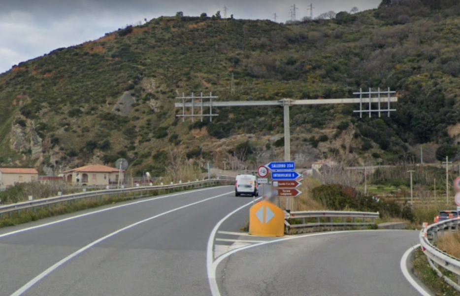 Violento incidente sulla SS 18 a Fuscaldo Marina, tre persone ferite 51 Foto ss 18 galleria doppia guardia repertorio