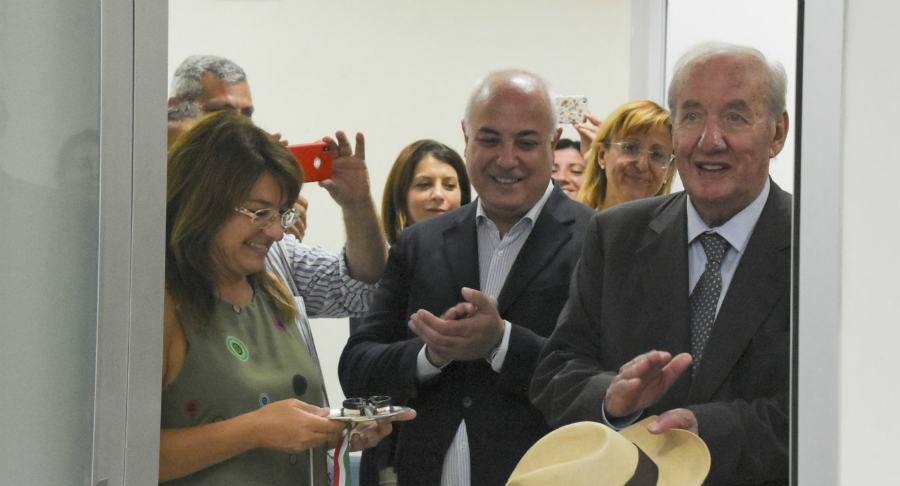 Foto taglio del nastro Presentazione biblioteca Camera Commercio di Cosenza
