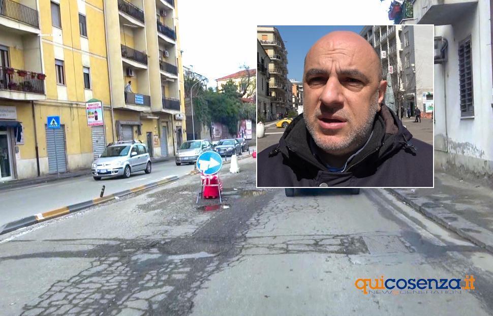 De Cicco: "A Cosenza nuova segnaletica, pulizia e più nessuna buca. Lavoriamo h24" 1 Francesco De Cicco buche