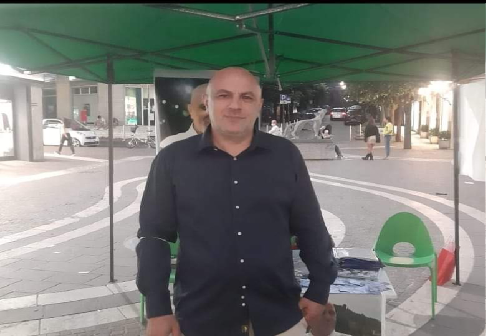 De Cicco "mi chiamano ignorante ma parlo solo con cuore e amore per Cosenza" 51 Francesco De Cicco gazebo 1