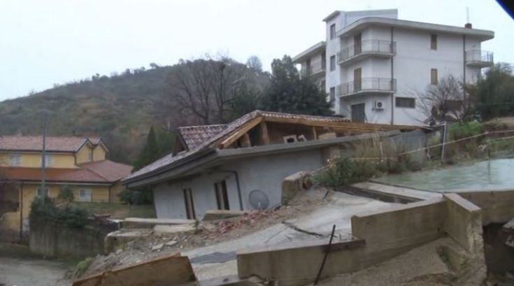 Frane-a-Petilia-Policastro