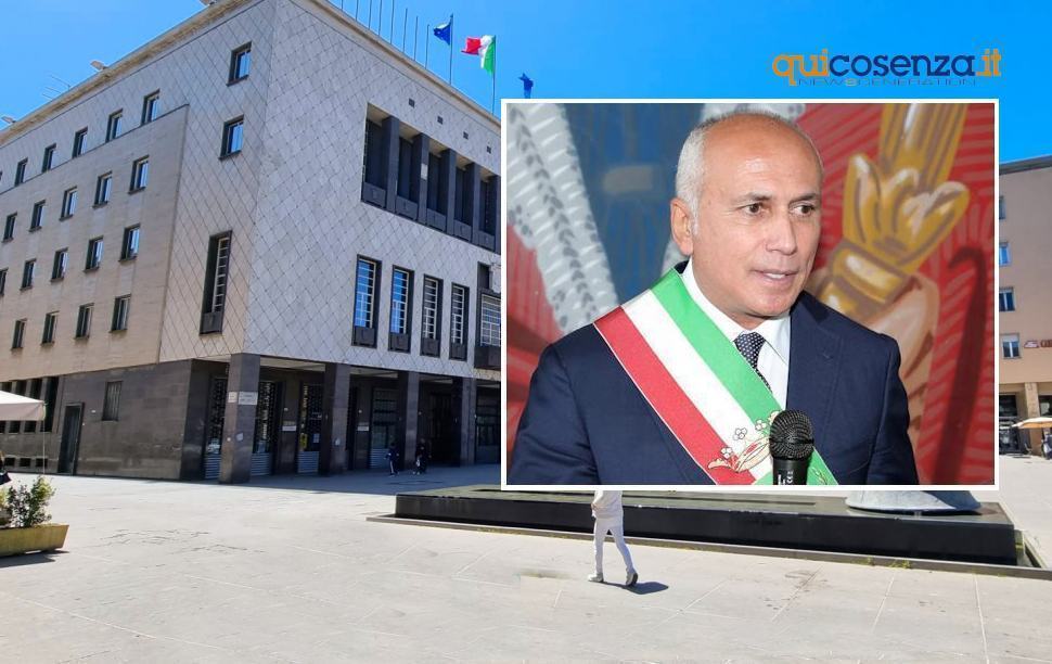 Cosenza, Caruso: "tagliati oltre 300mila euro di costi al Comune" 51 Franz Caruso Comne Cosenza