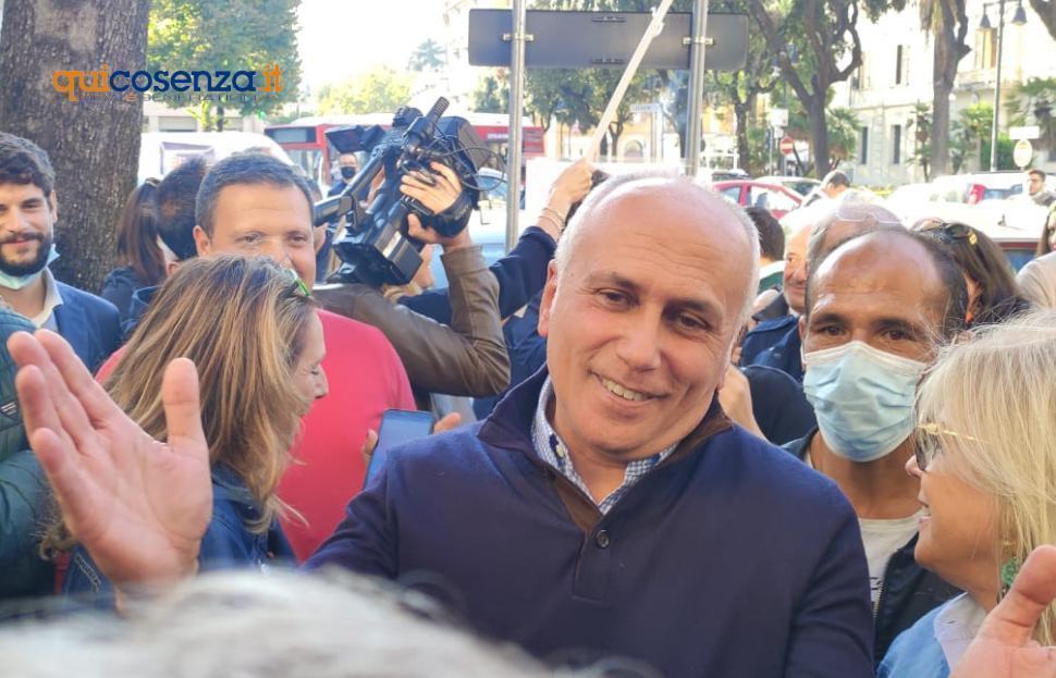Franz Caruso: "non distruggerò ma voglio migliorare la città. Primo nodo i rifiuti" 51 Franz Caruso Sindacook2