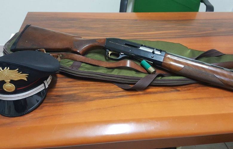 Abbatte cinghiali con un fucile a "pallettoni" vietato: denunciato un cacciatore nel Cosentino 51 Fucile 5