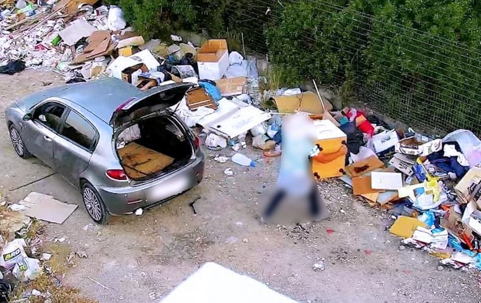 Rende, contro incivili e furbetti del sacchetto telecamere e ispettori ambientali 51 Furebtti spazzatura telecamere
