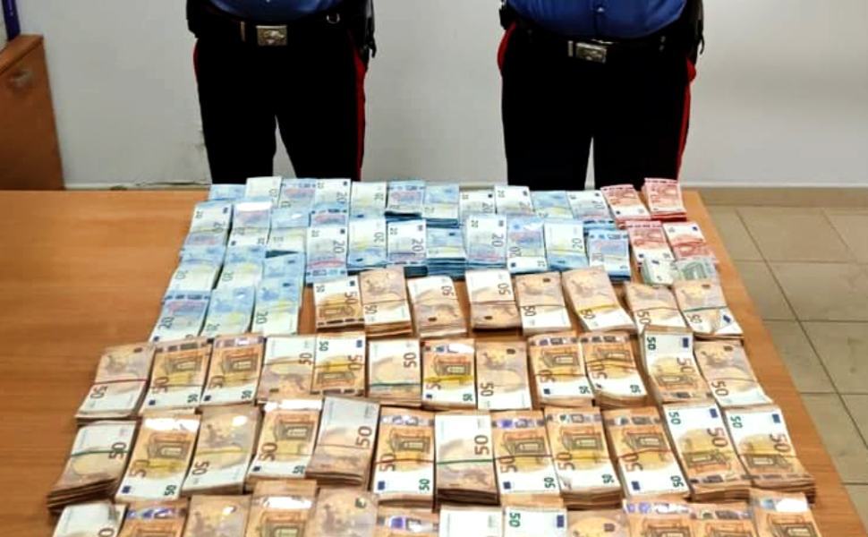 GIOIA TAURO I CARABINIERI SEQUESTRANO 300MILA EURO DENUNCIATE TRE PERSONE PER RICICLAGGIO 1