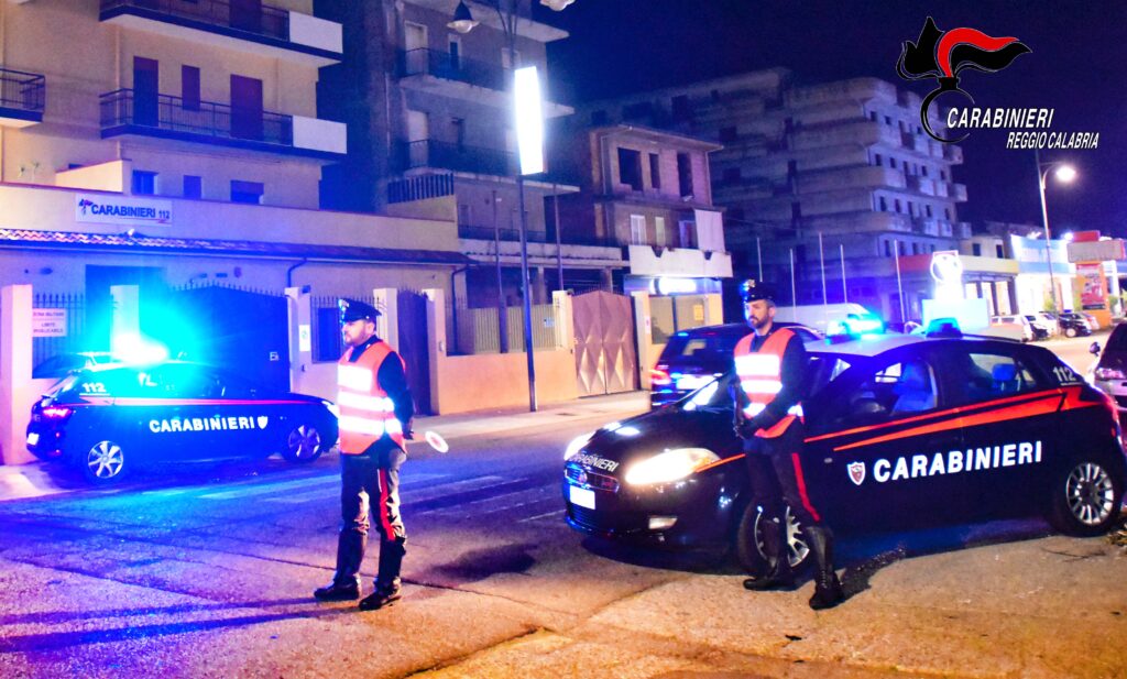 GIOIA TAURO.FURTO DI UN AUTOCARRO E 2 MACCHINE ESCAVATRICI 3 SOGGETTI ARRESTATI DAI CARABINIERI PER RICETTAZIONE E RESISTENZA A PUBBLICO UFFICIALE