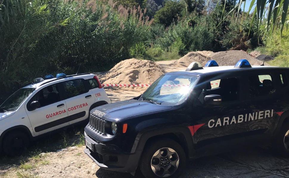 Impresa edile smaltiva rifiuti e macerie nell’alveo del fiume, una denuncia 51 Galatro carabinieri e guardia costiera