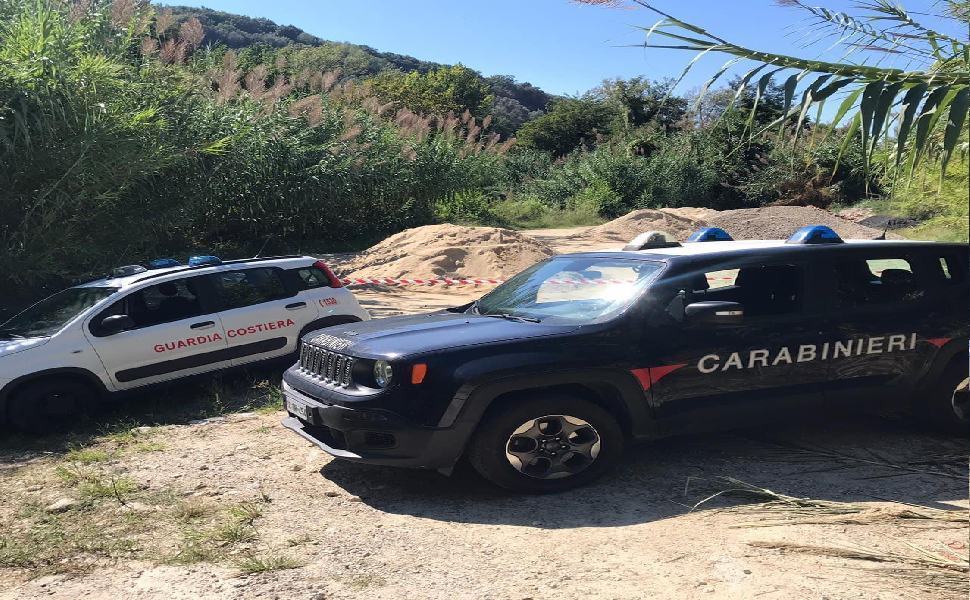Impresa edile smaltiva rifiuti e macerie nel fiume Metramo, denunciato il titolare 51 Galatro – Impresa edile smaltiva rifiuti e macerie da demolizione nellalveo del Fiume Metramo. Una persona denunciata. 1