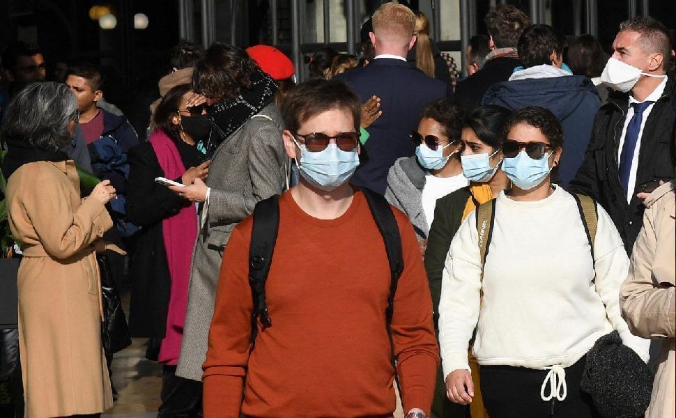 Gente con mascherina