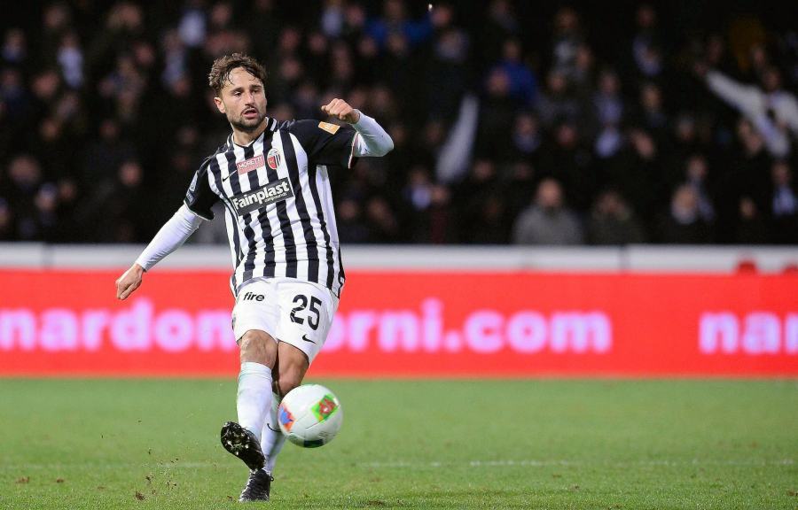 Cosenza, ufficiale anche Gerbo. Il centrocampista arriva a titolo definitivo dall'Ascoli 62 Gerbo