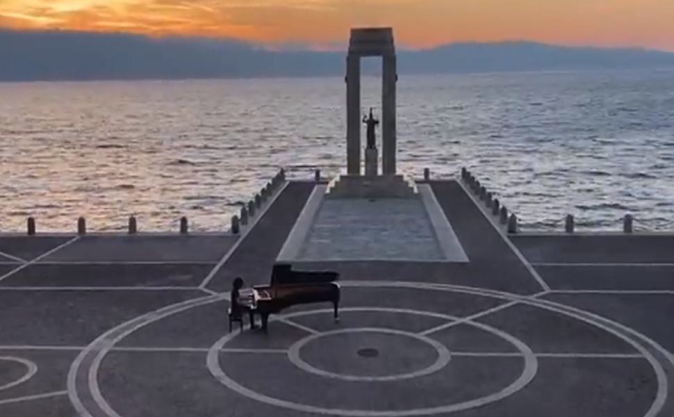 Giovanni Allevi registra videoclip al tramonto sul lungomare di Reggio 51 Giovanni Allevi a Reggio