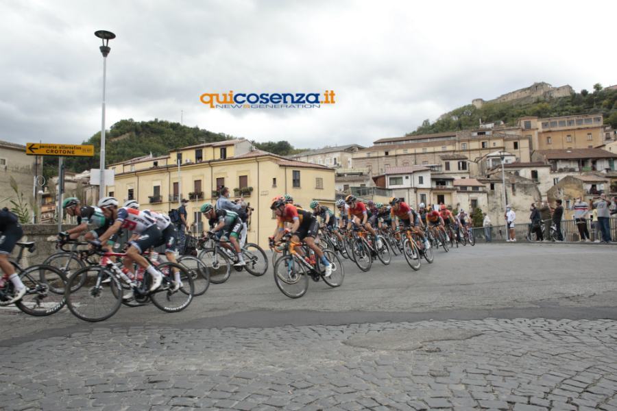 FOTO - Anche Cosenza si tinge di "rosa" nella a tappa Mileto-Camigliatello 53 Giro dItalia 5