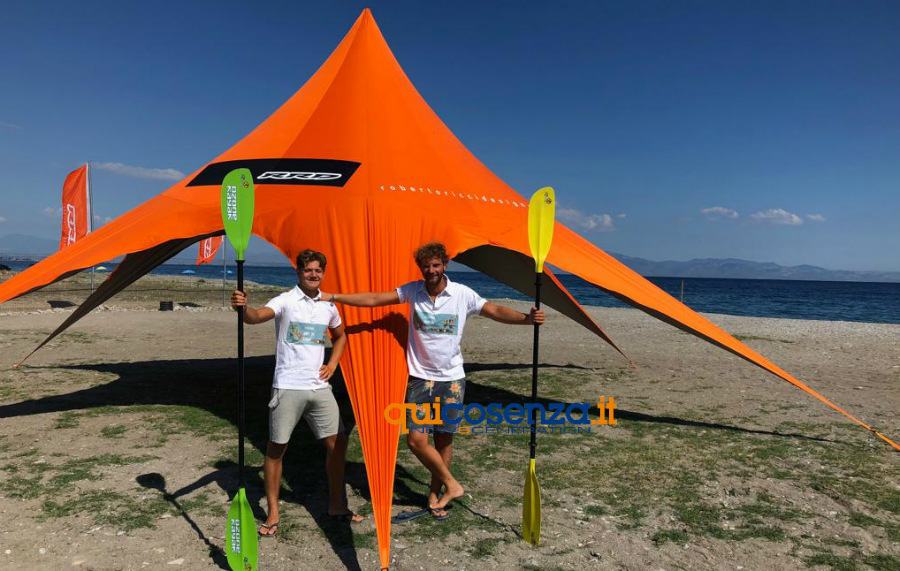 Il viaggio dei fratelli Valli in kayak, da Venezia a Genova passando per la Calabria (AUDIO) 62 Giulio e Lorenzo a Rossano kayak 02