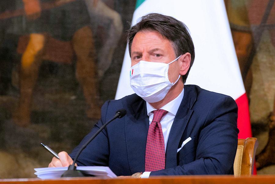 Verso nuove misure restrittive. Stop a palestre e piscine, chiusura bar e locali alle 18 e la domenica 62 Giuseppe Conte 12