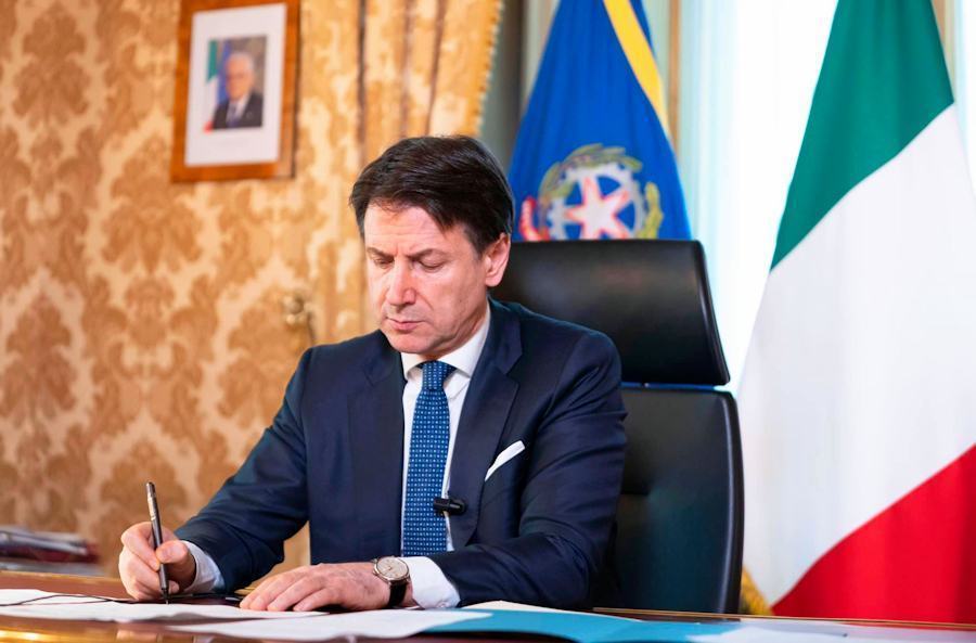 Fase 2, Conte: "se ami l'Italia mantieni le distanze. Se la curva risale sarebbe un disastro" 59 Giuseppe Conte 5