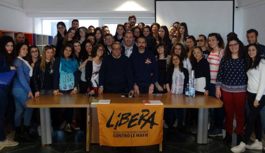 Gli Studenti dellUnical a Polistena da Don Demasi