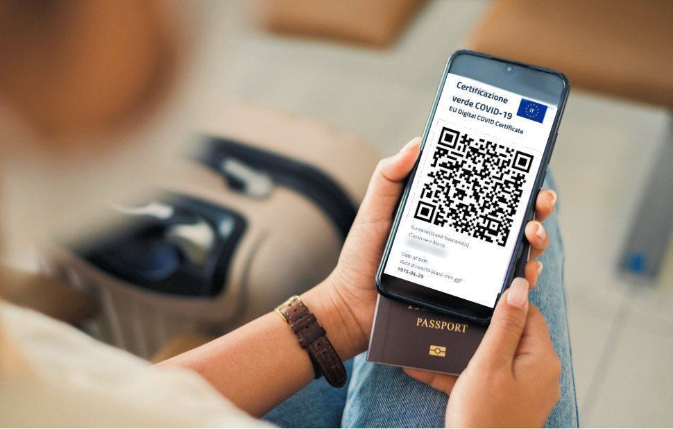 Green Pass anche su IO e Immuni: "ripartire in sicurezza". Cinque modi per ottenerlo 53 Gree Pass smartphone
