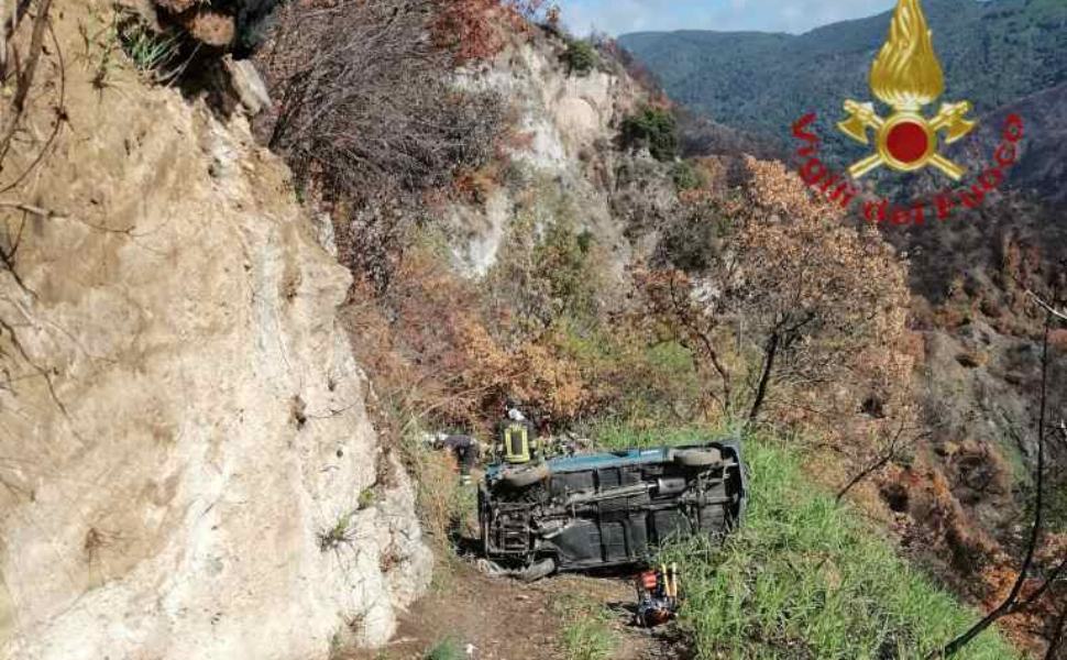 Grotteria auto scarpata