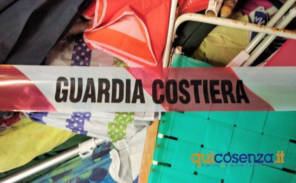 Guardia Costiera sequestro ombrelloni2