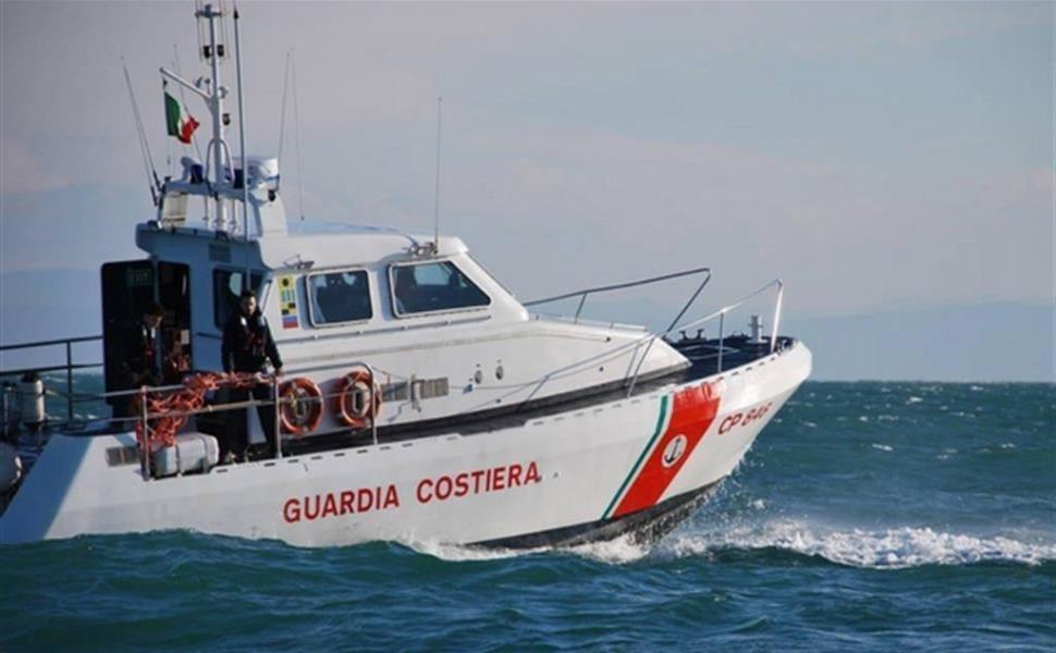 Ancora uno sbarco in Calabria: arrivati 202 migranti, in prevalenza afghani 51 Guardia costiera in mare