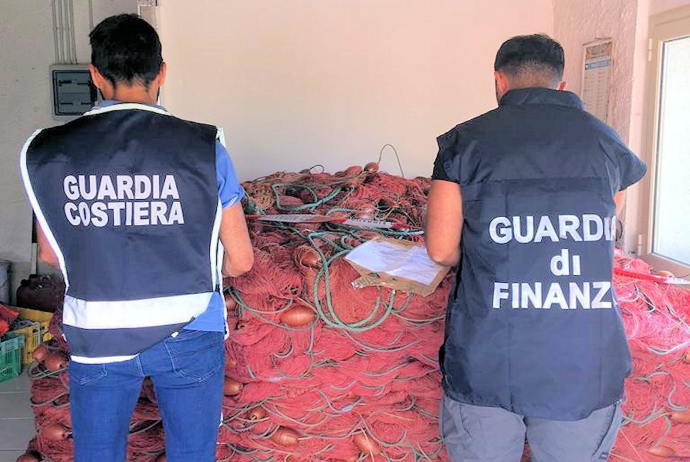 Guardia costiera rete pesca ferrettata