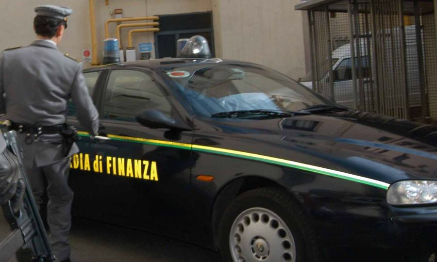 Smascherata una falsa invalida, denunciata insieme ai figli dipendenti pubblici 51 Guardia di Finanza 58