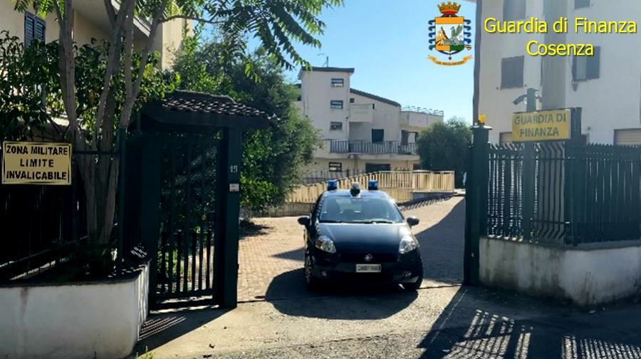Cosenza: denunciati titolari di una cartoleria, stampavano falsi loghi 51 Guardia di finanza di Cosenza 2