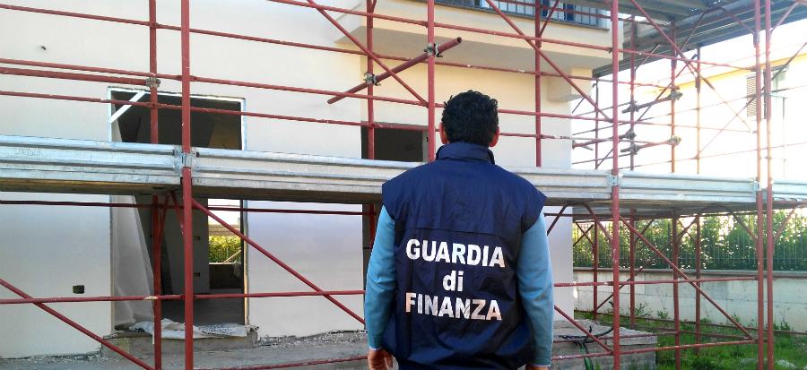 Lavoro nero, controlli nei cantieri edili e scoperte 20 persone irregolari 51 Guardia finanza cantiere 01 1