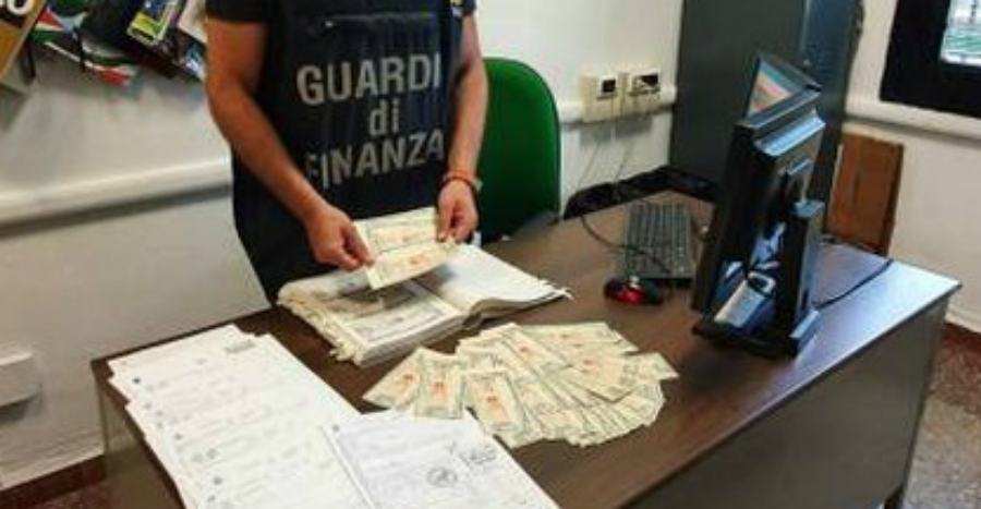 Guardia finanza travellers cheque