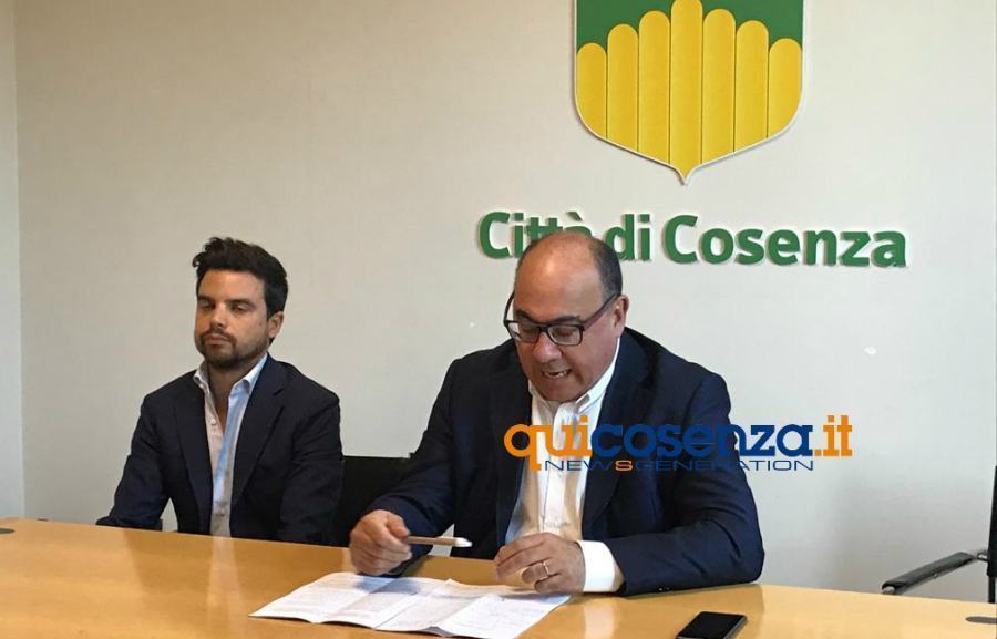 Guccione conf stampa minoranza dissesto 02