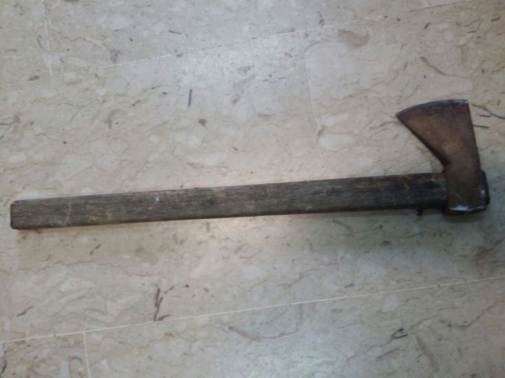 Minaccia un ragazzo con un’ascia, 43enne nei guai 53 ascia-cosenza