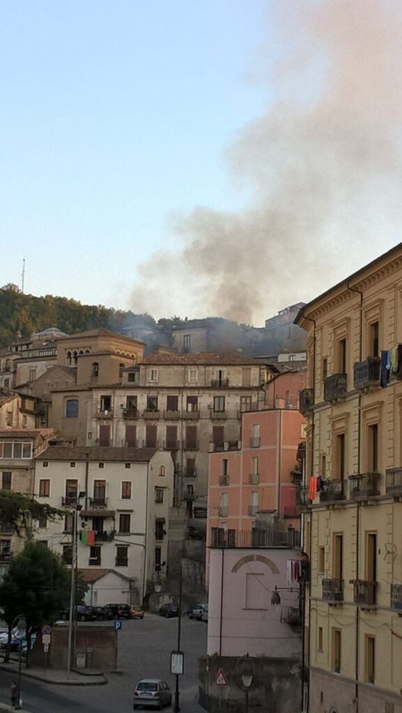 incendio cosenza vecchia