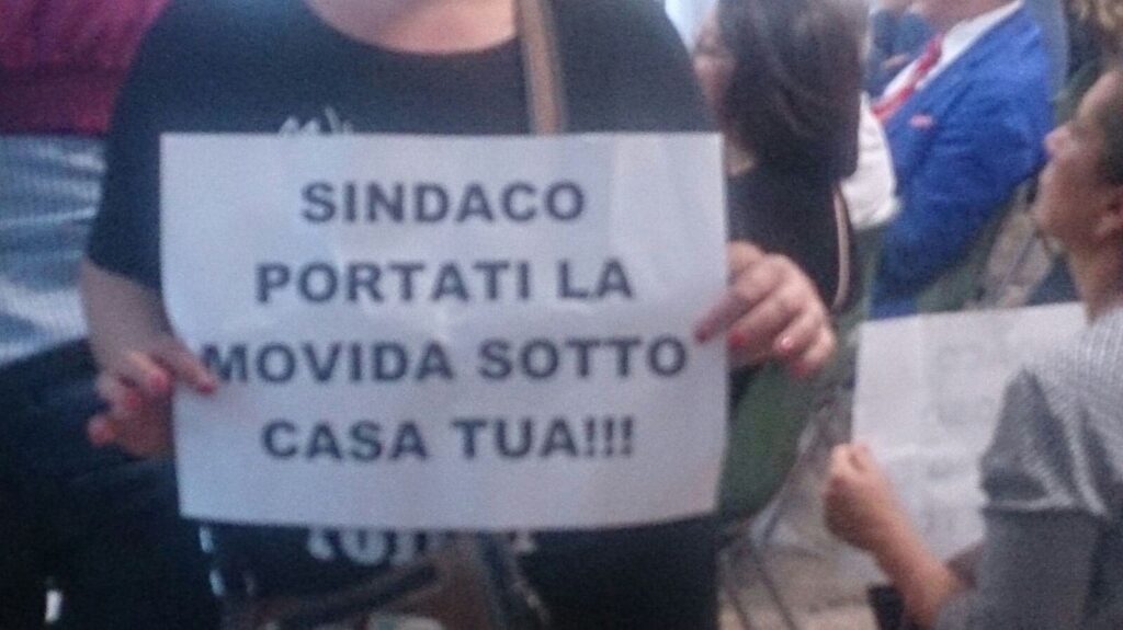 Protesta al Consiglio Comunale di Cosenza, grillini: "Sindaco, cittadini hanno capito che non è cosa tua" 1 IMG 3166