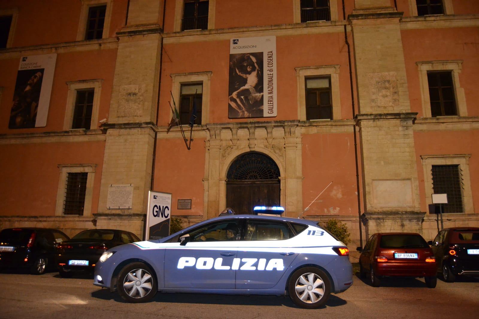 polizia cosenza notte