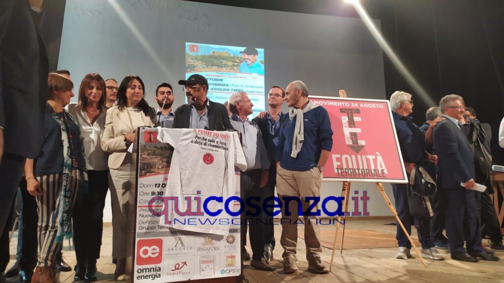 Cosenza, Pino Aprile presenta logo e statuto 1 IMG 7488