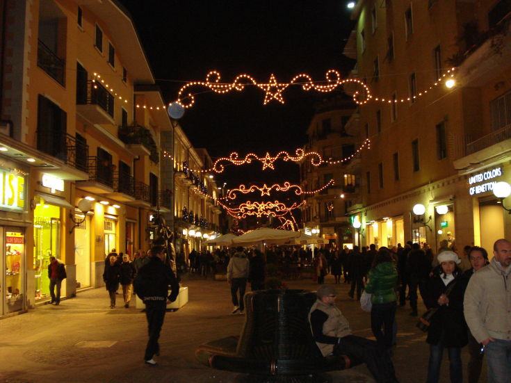 Le indicazioni del Comune, in vista dello shopping natalizio e della notte di Capodanno 71 ISOLA PEDONALE CORSO MAZZINI COSENZA 1
