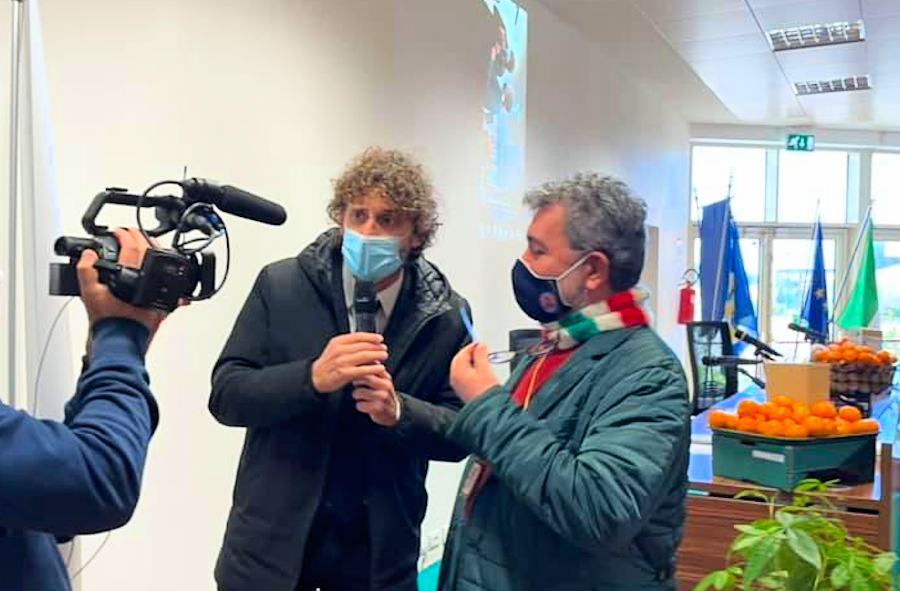 Collaboratori senza requisiti e stipendi degli autisti, incursione delle "Iene" in Regione 51 Iene Filippo Roma Spirli