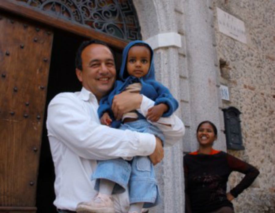 Arresto sindaco Riace: in centinaia in piazza a Roma "Arrestateci tutti" 51 Il sindaco di Riace Domenico Lucano 3 350x526 1