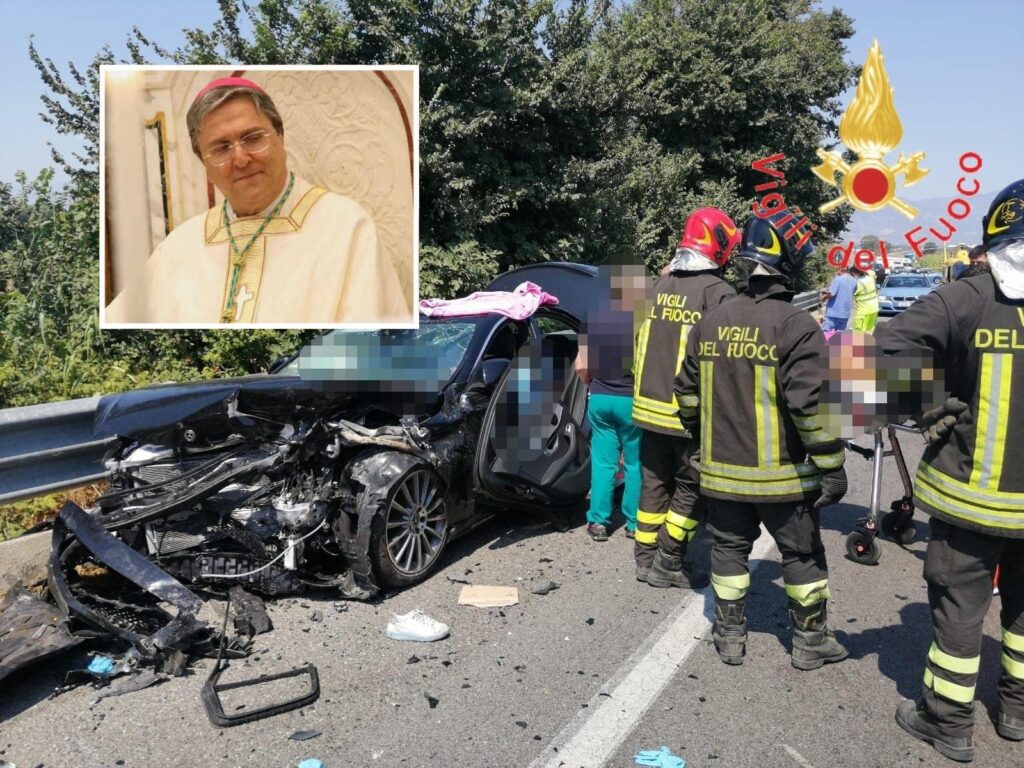 Giovani vita spezzate sulla Statale 106, il Vescovo Savino "prego per loro" 1 Immagini incidente mortale sibari 1 1
