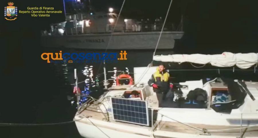 Immigrati finanza aeronavale