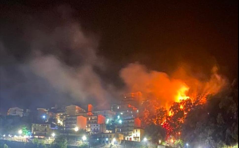 Appiccano incendi boschivi, denunciati un operaio forestale e una donna 51 Incendi nel crotonese carabinieri