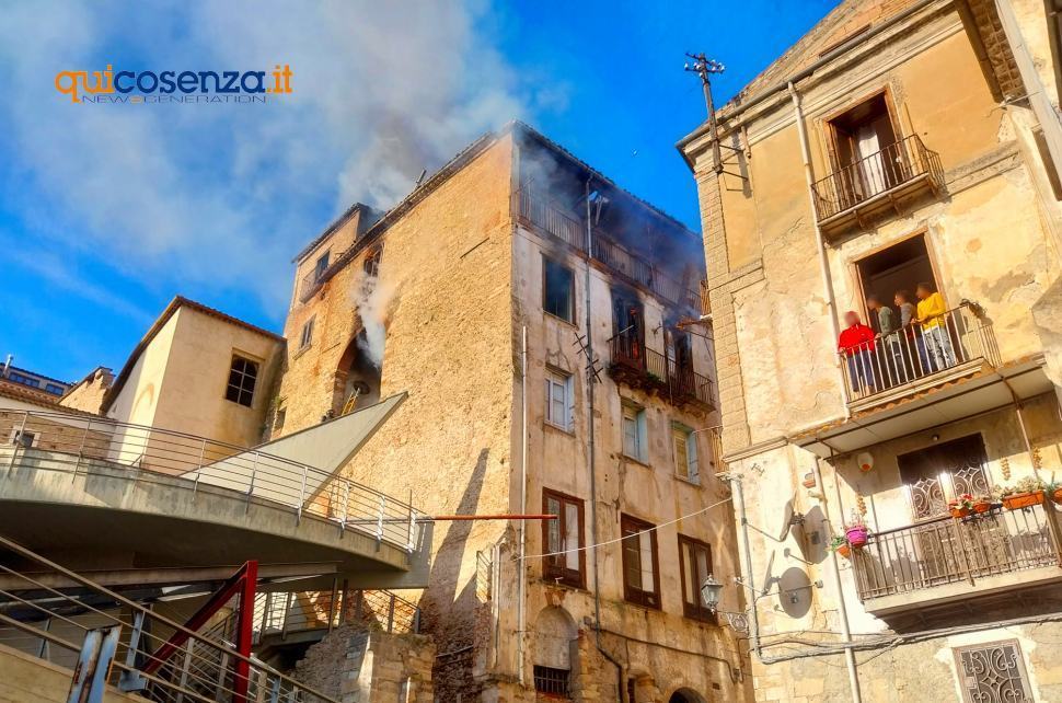 Incendio Cosenza 01